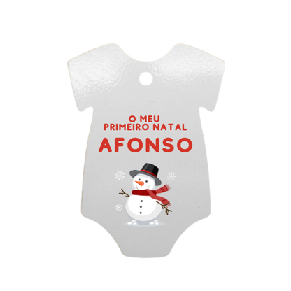 Pendente MDF em forma de Babygrow personalizado com design natalício