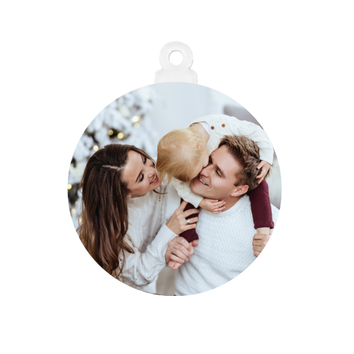 Pendente de Acrílico em forma de Bola de Natal com foto de casal com filho