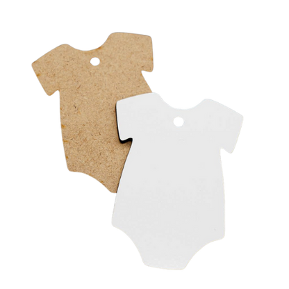 Pendente MDF em forma de Babygrow para personalização